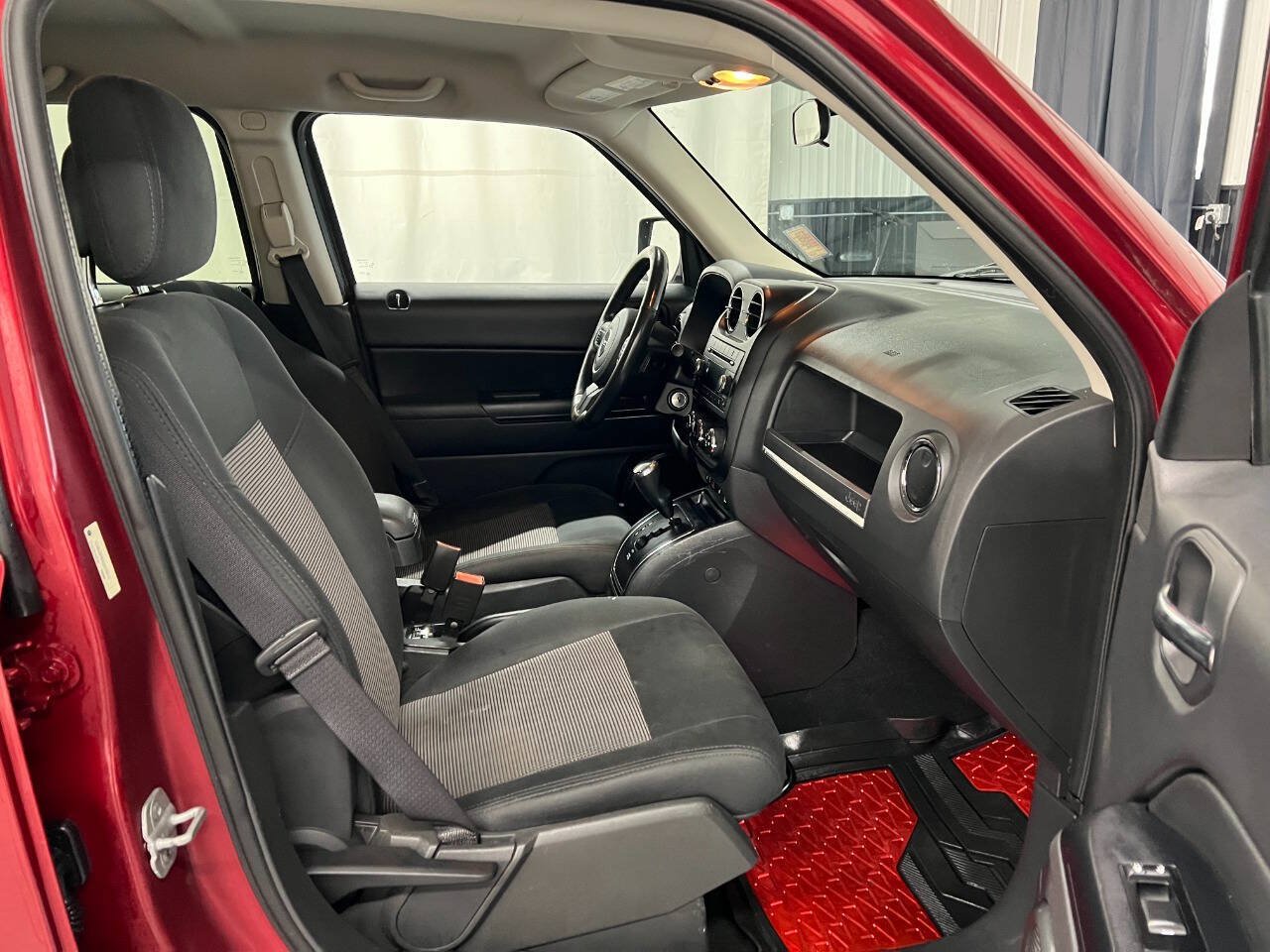 Used 2012 Jeep Patriot Latitude AWD/4WD image 11