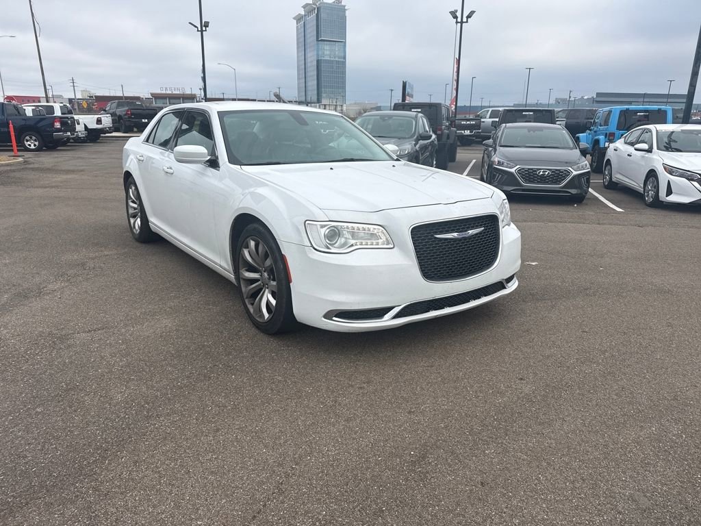 Used 2019 Chrysler 300 Touring L w/ Quick Order Package 22F image 8
