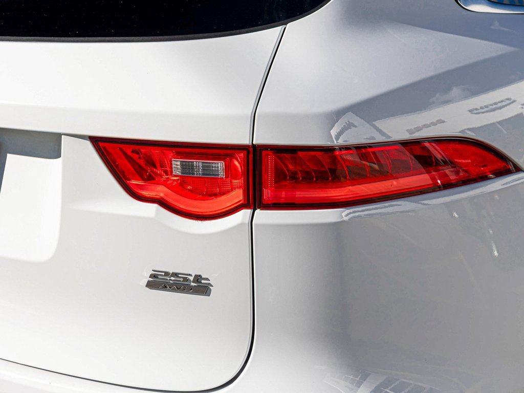 Used 2020 Jaguar F-PACE Premium image 37