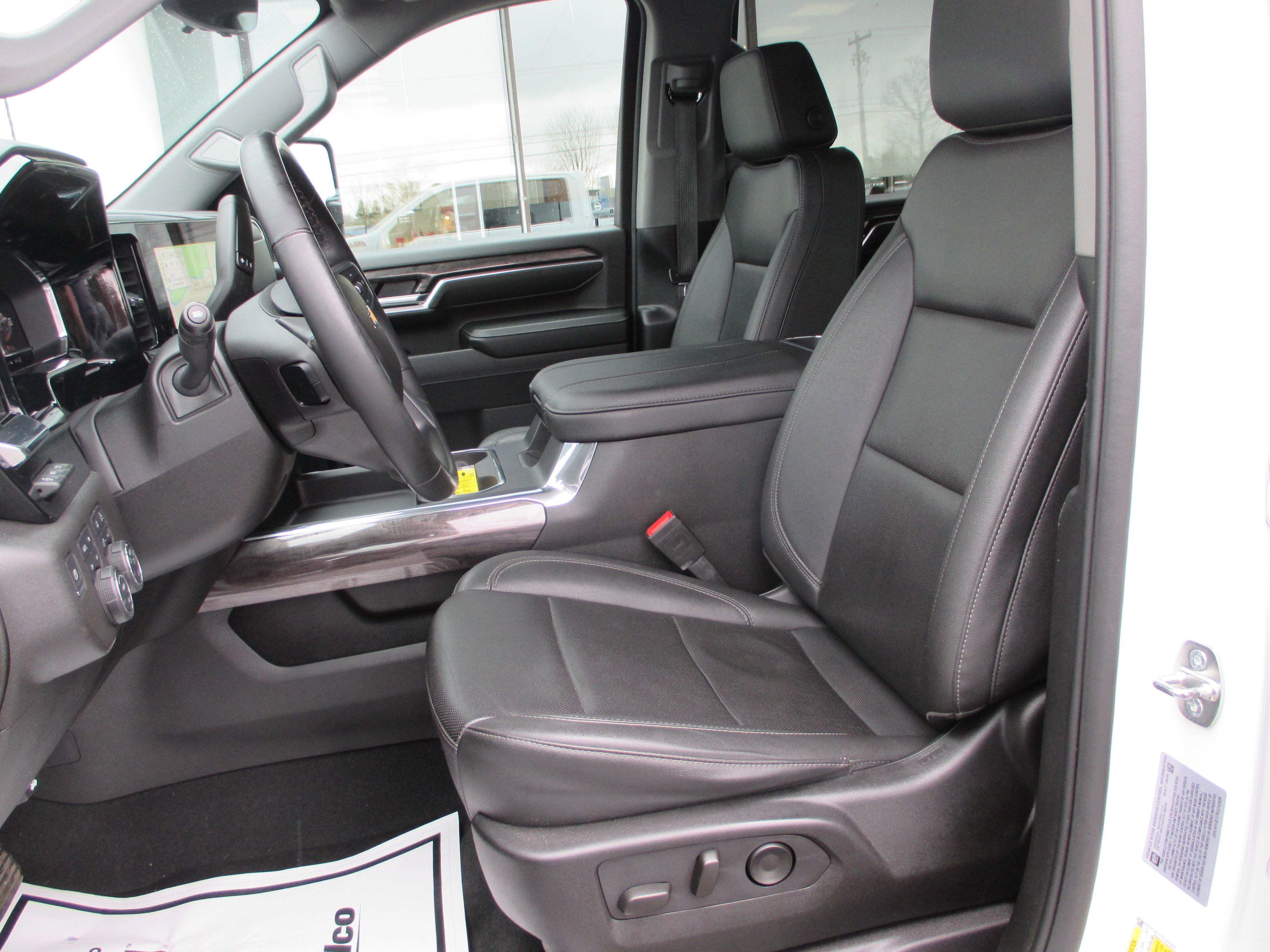Used 2024 Chevrolet Silverado 3500 LTZ w/ LTZ Premium Package image 19