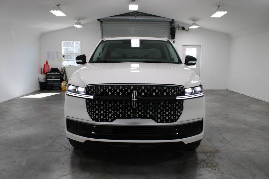 New 2026 Lincoln Navigator L Reserve AWD/4WD image 2