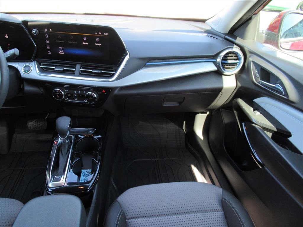 Certified 2025 Chevrolet Trax LT w/ Driver Confidence Package image 19