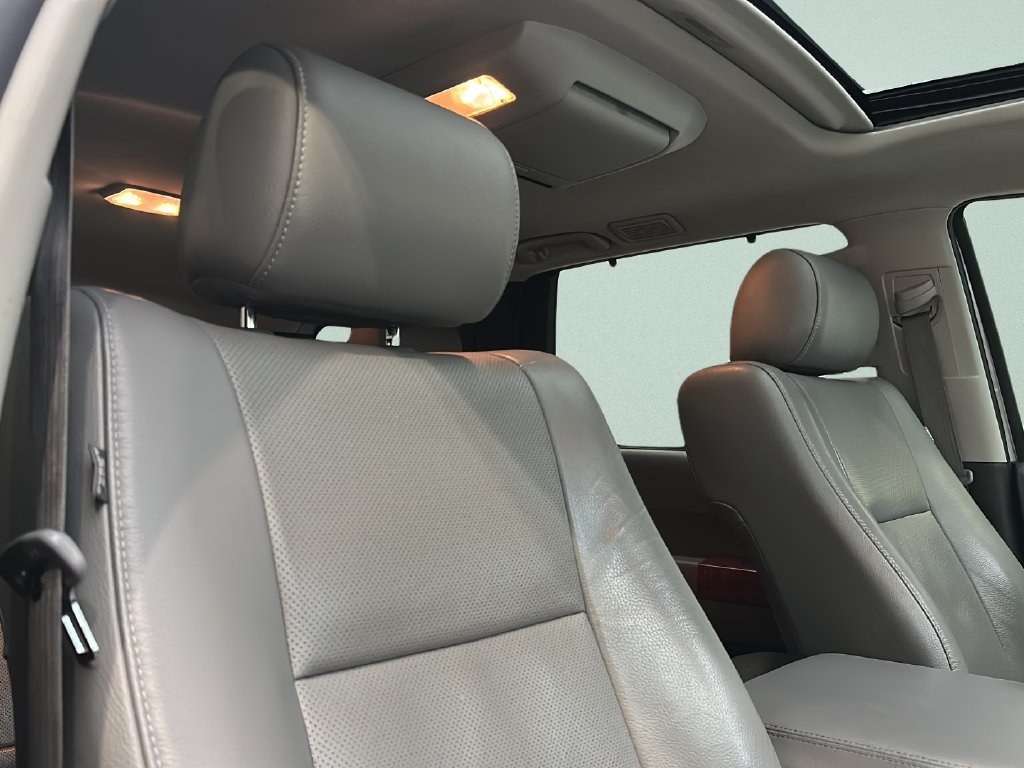 Used 2018 Toyota Sequoia Platinum AWD/4WD image 24