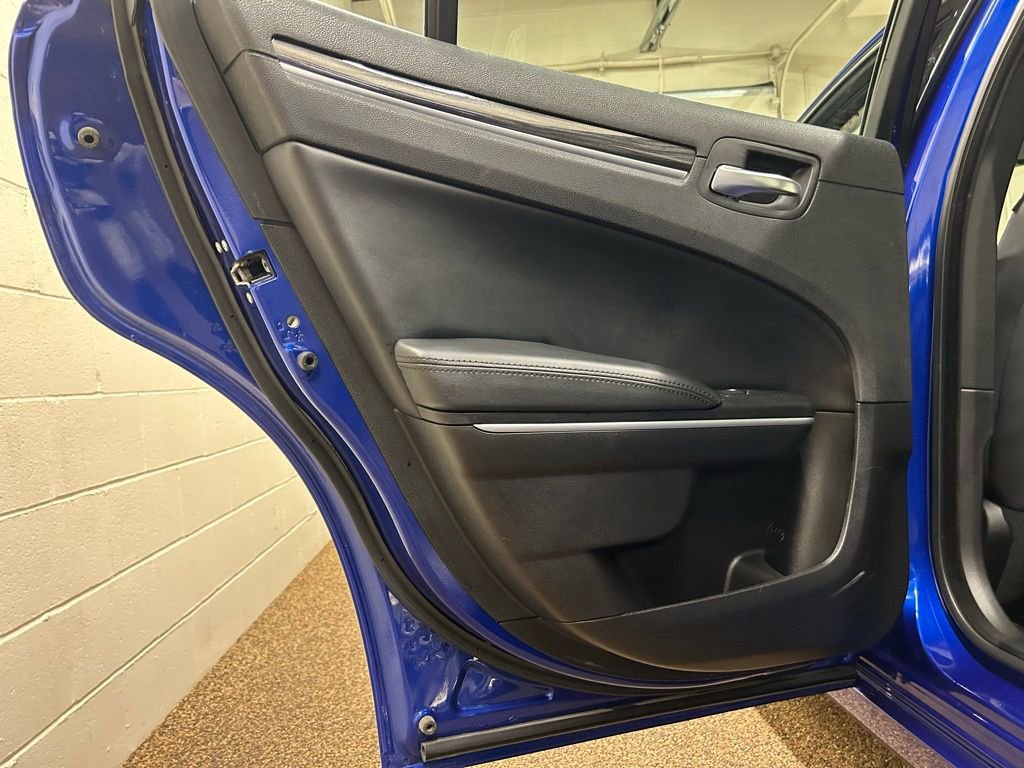 Used 2021 Chrysler 300 Touring w/ Chrome Appearance Package image 14