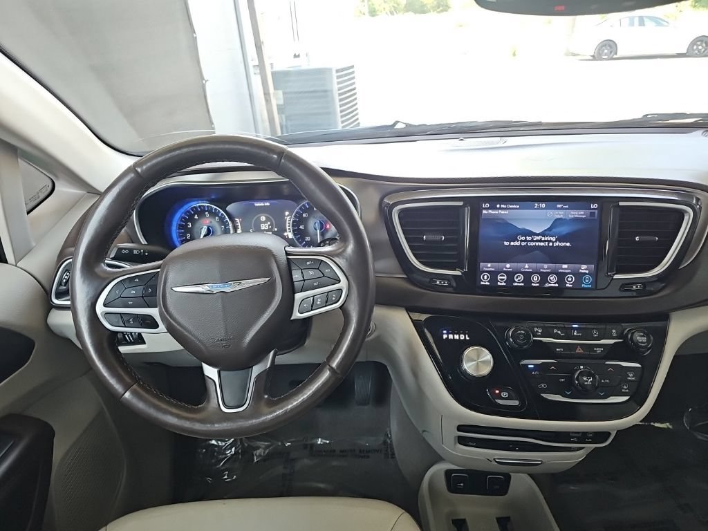 Used 2018 Chrysler Pacifica Touring-L Plus w/ Advanced Safetytec Group FWD image 19