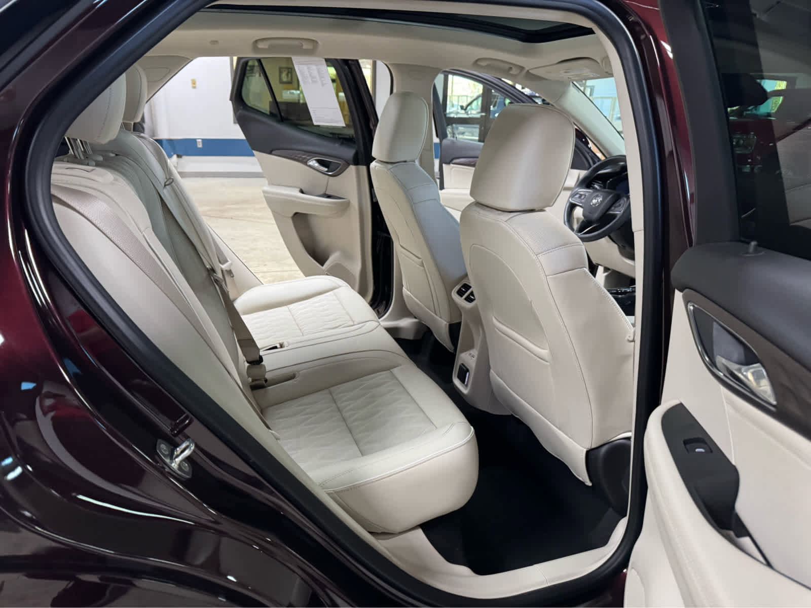 Certified 2022 Buick Envision Avenir w/ Technology Package II image 12