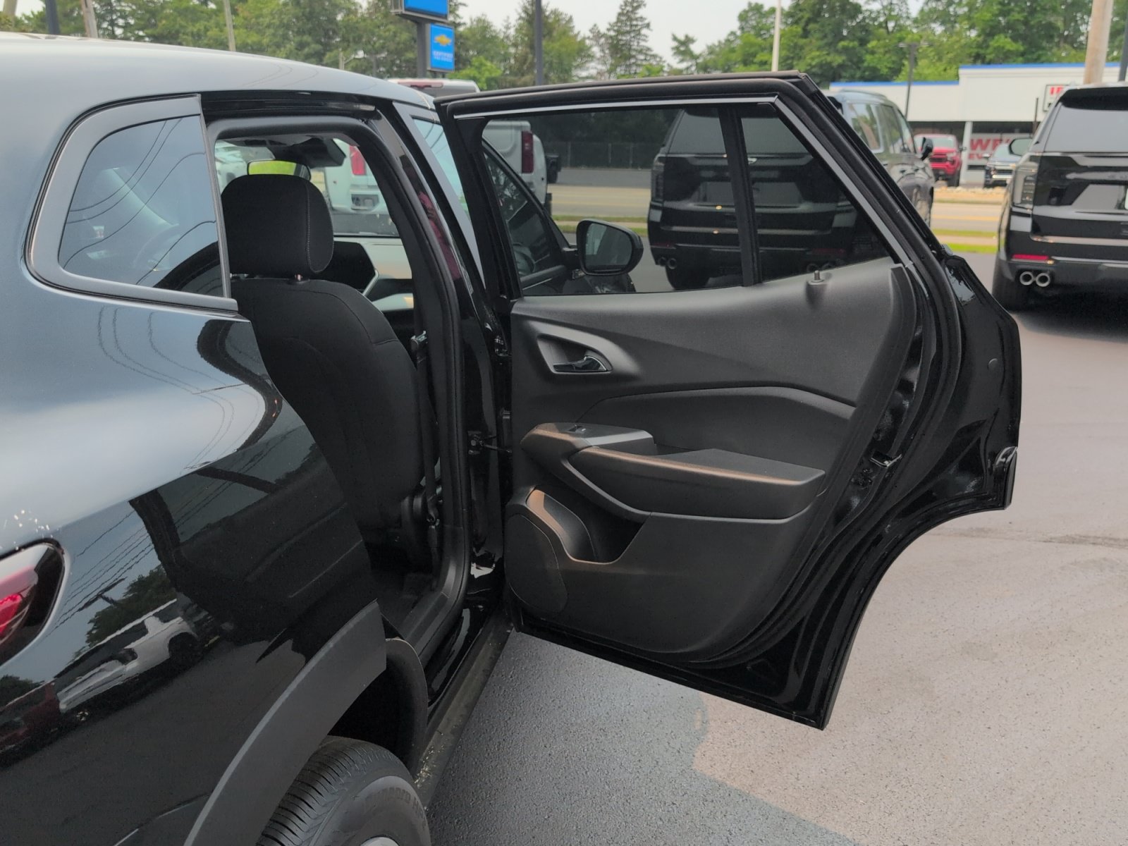 New 2026 Chevrolet Trax LS w/ LS Convenience Package FWD image 26