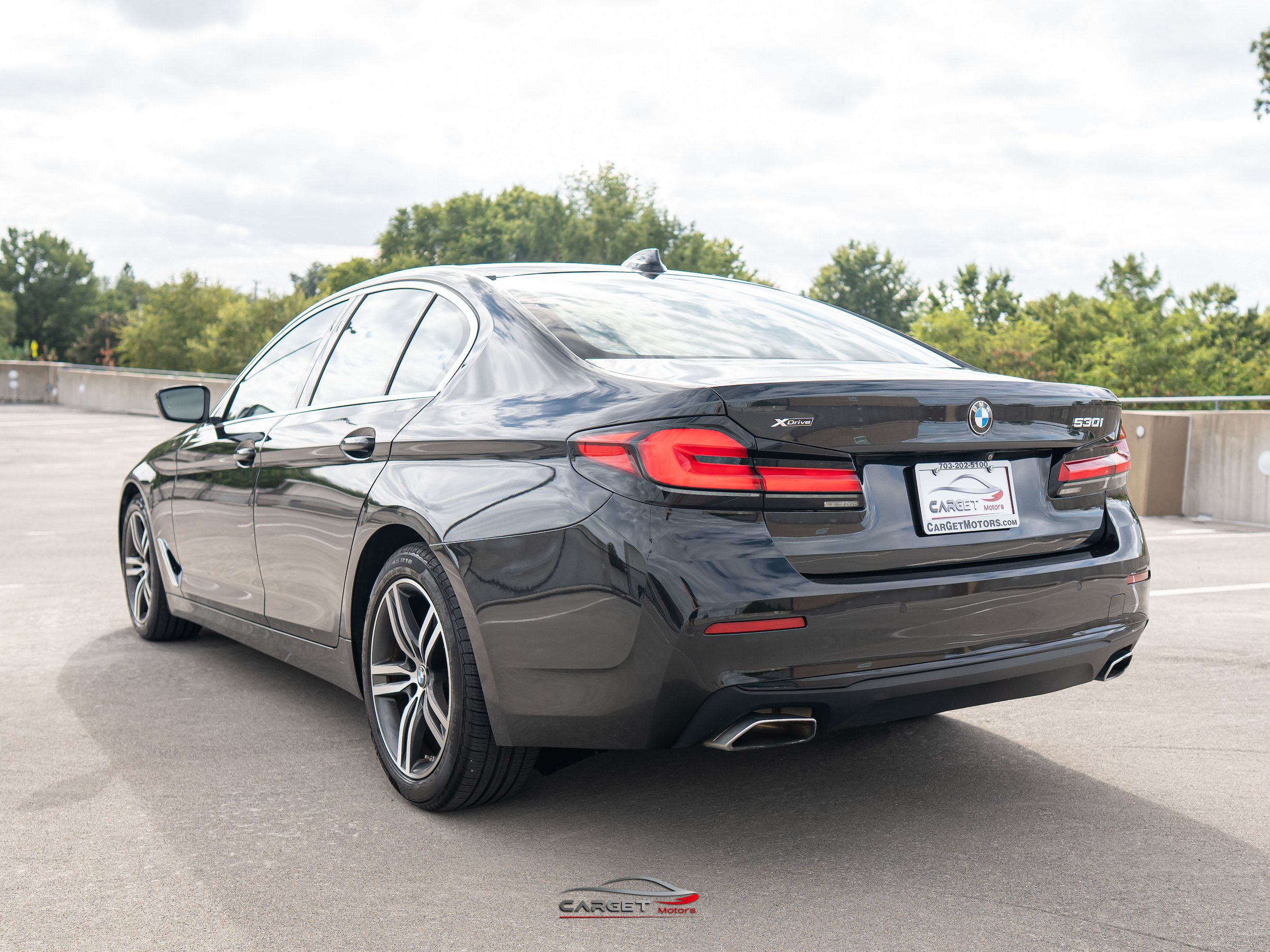 Used 2021 BMW 530i xDrive w/ Convenience Package AWD/4WD image 4