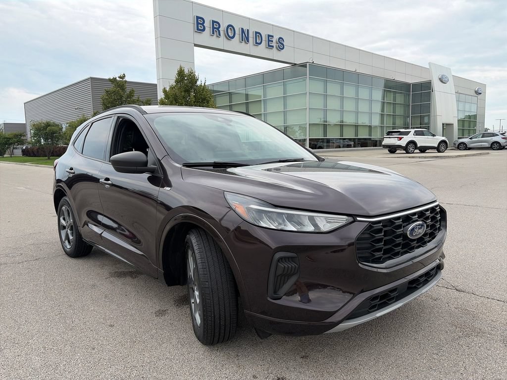 Used 2023 Ford Escape ST-Line w/ Tech Pack #1 FWD image 1