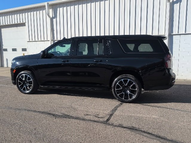 Used 2022 Chevrolet Suburban RST image 4