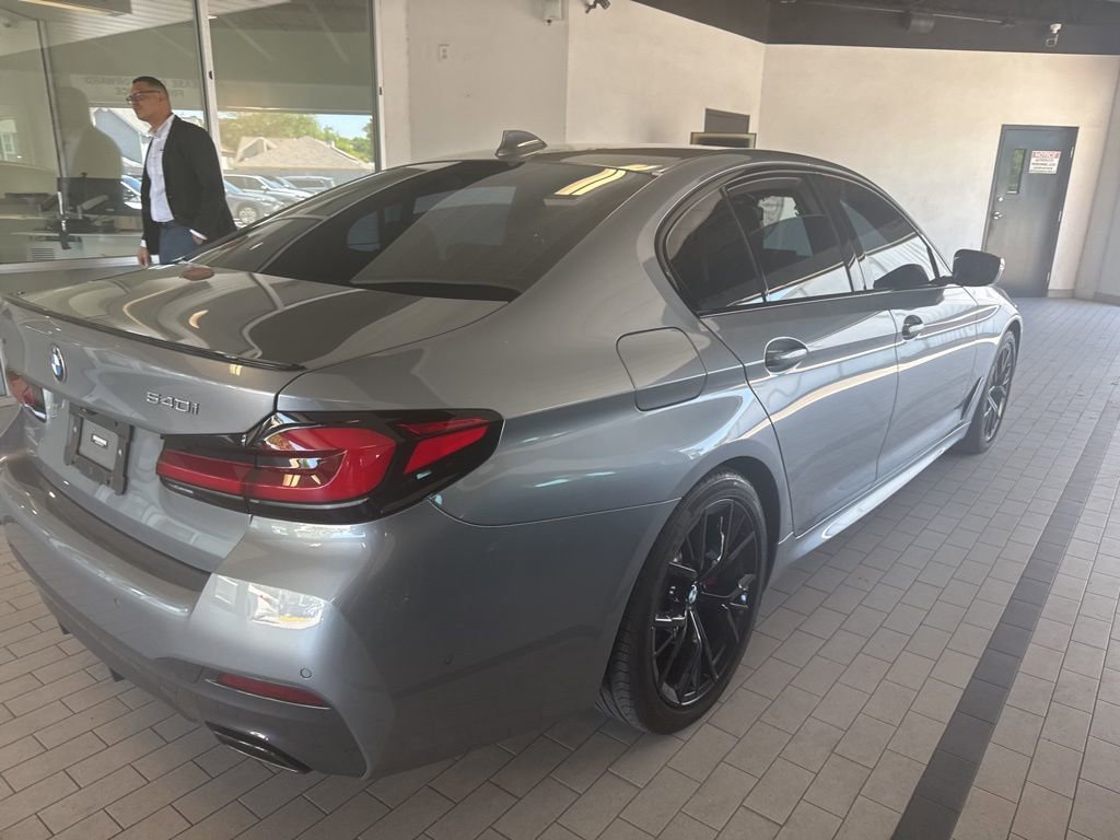 Used 2023 BMW 540i xDrive w/ M Sport Package image 4