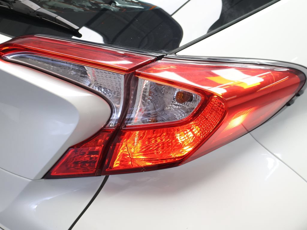 Used 2019 Toyota C-HR XLE FWD image 30