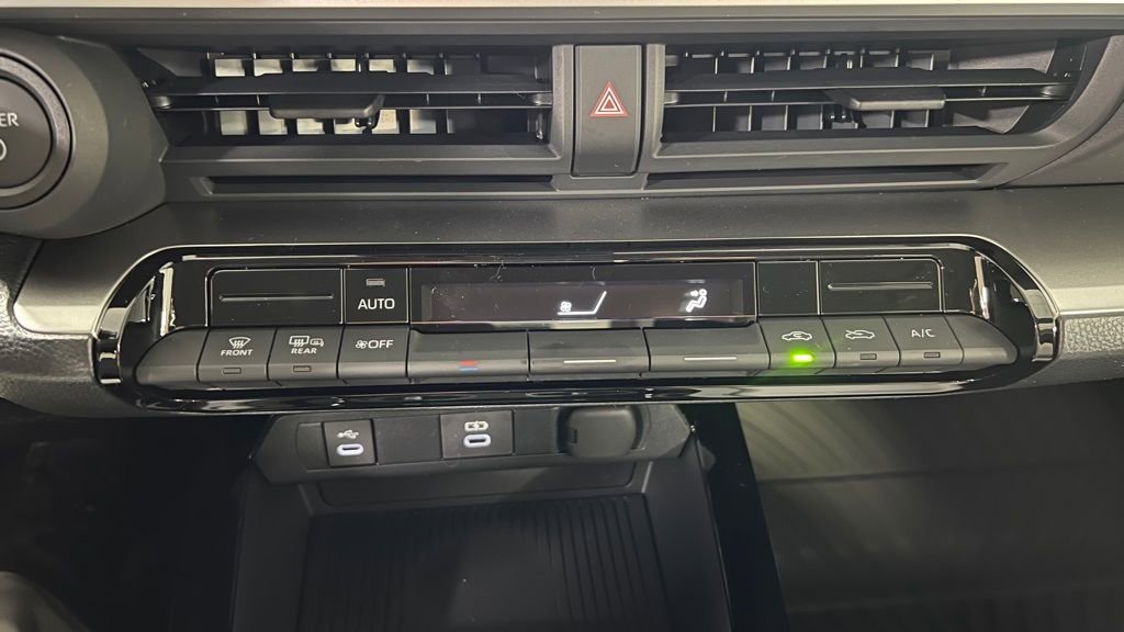 New 2026 Toyota Prius LE FWD image 30