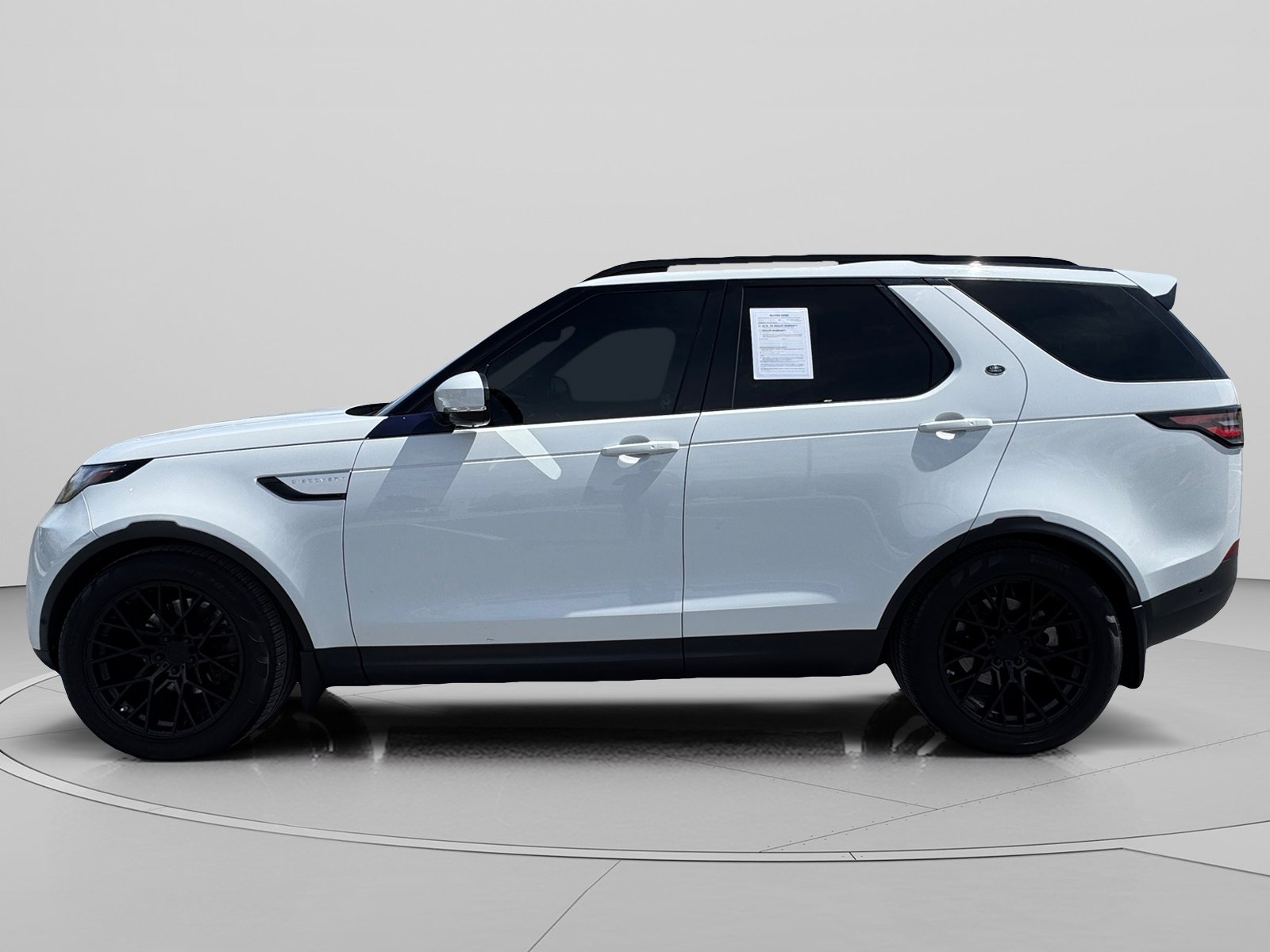 Used 2020 Land Rover Discovery HSE image 2