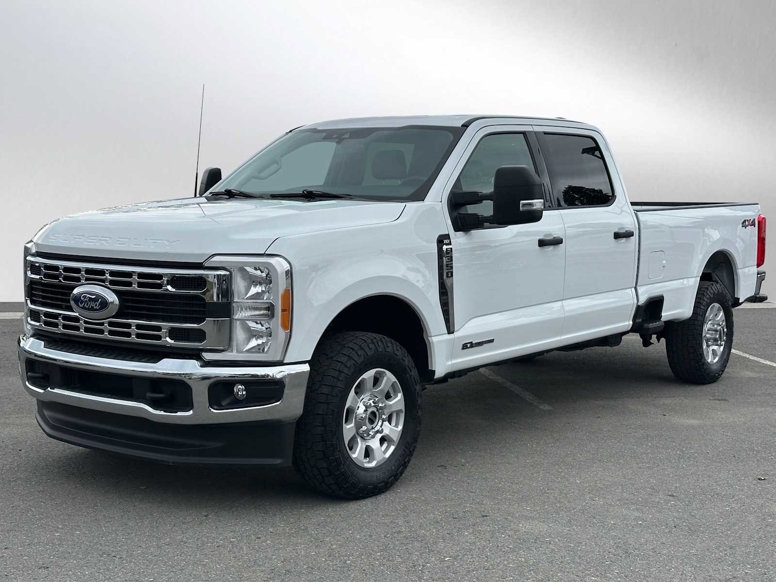 Used 2023 Ford F350 XLT image 7
