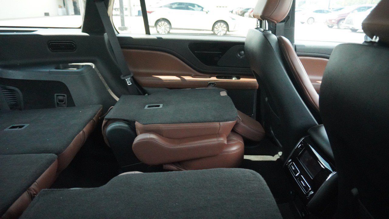 Used 2023 Lincoln Aviator Reserve w/ Equipment Group 201A RWD image 13