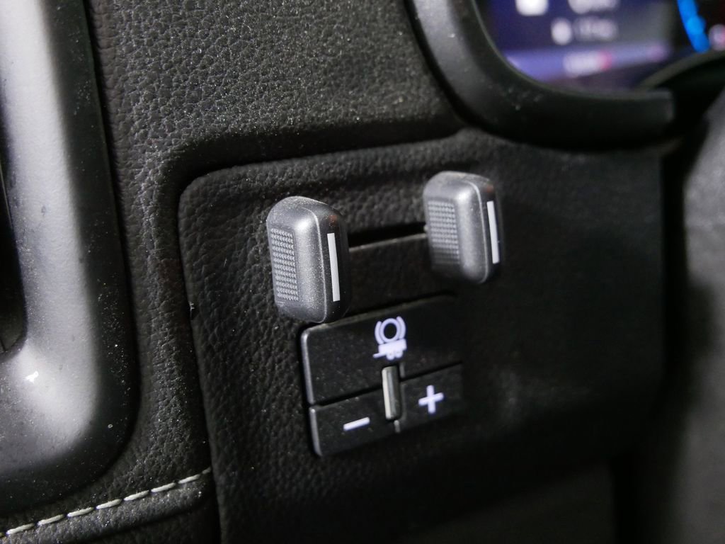 Used 2021 GMC Canyon Denali image 16