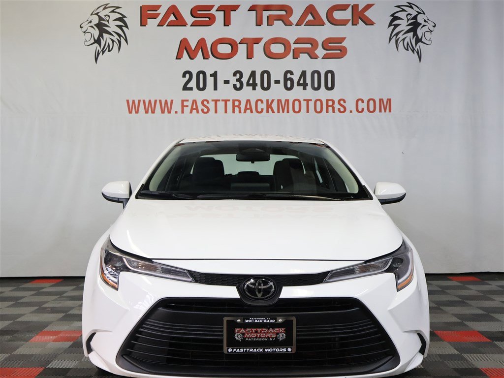 Used 2024 Toyota Corolla LE image 2