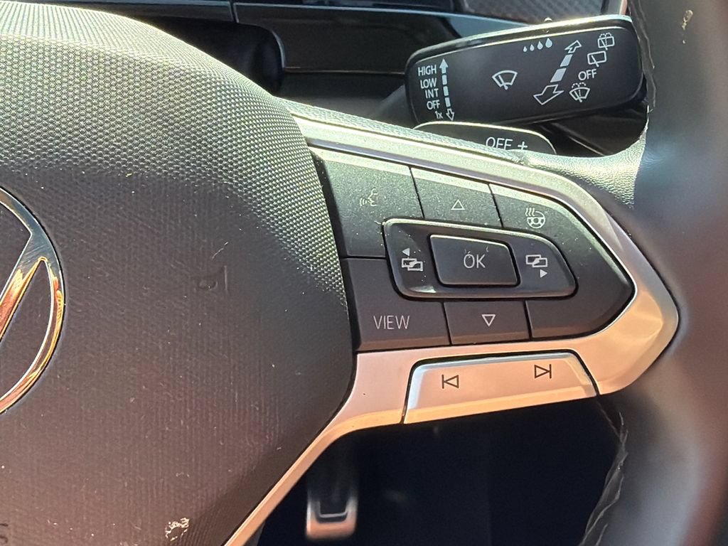 Used 2025 Volkswagen Atlas Peak Edition SE AWD/4WD image 25