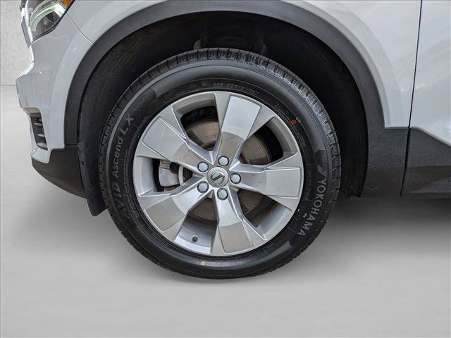 Used 2022 Volvo XC40 T4 Momentum FWD image 20