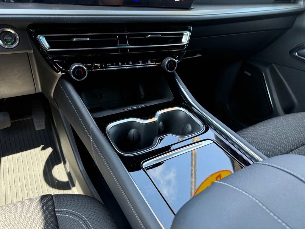 Used 2024 Chevrolet Traverse LT w/ Enhanced Driving Package image 44