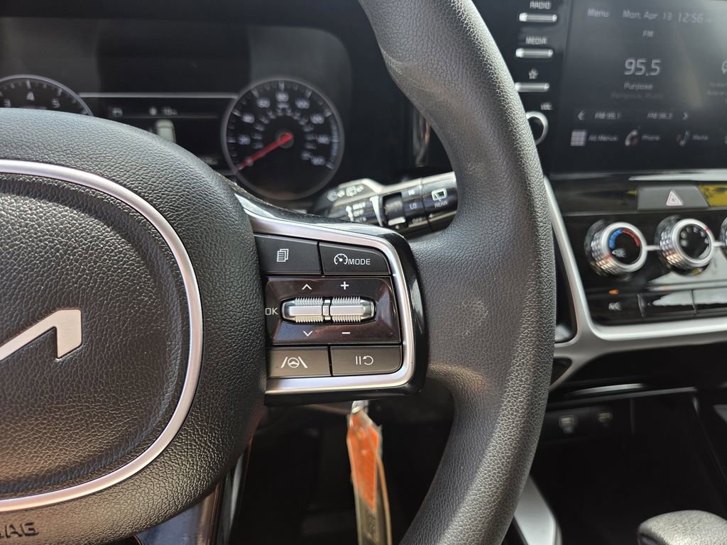 Used 2023 Kia Sorento LX image 24