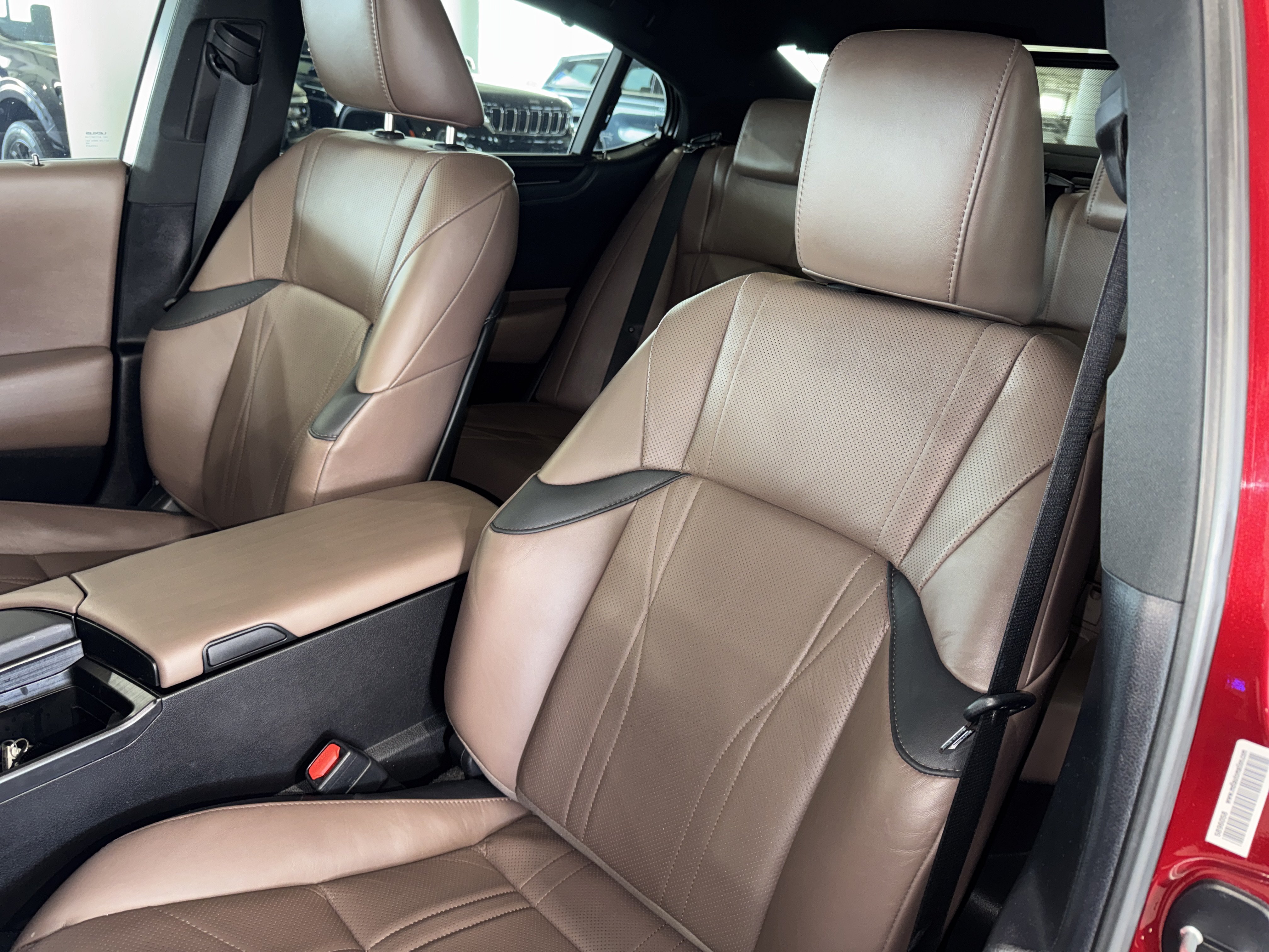 Used 2022 Lexus ES 300h Ultra Luxury w/ Accessory Package 2 FWD image 34