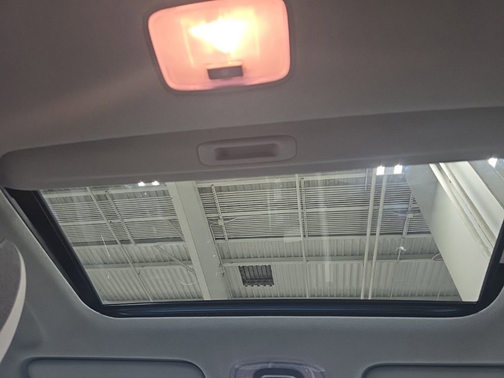 Used 2022 Hyundai Elantra Limited image 18