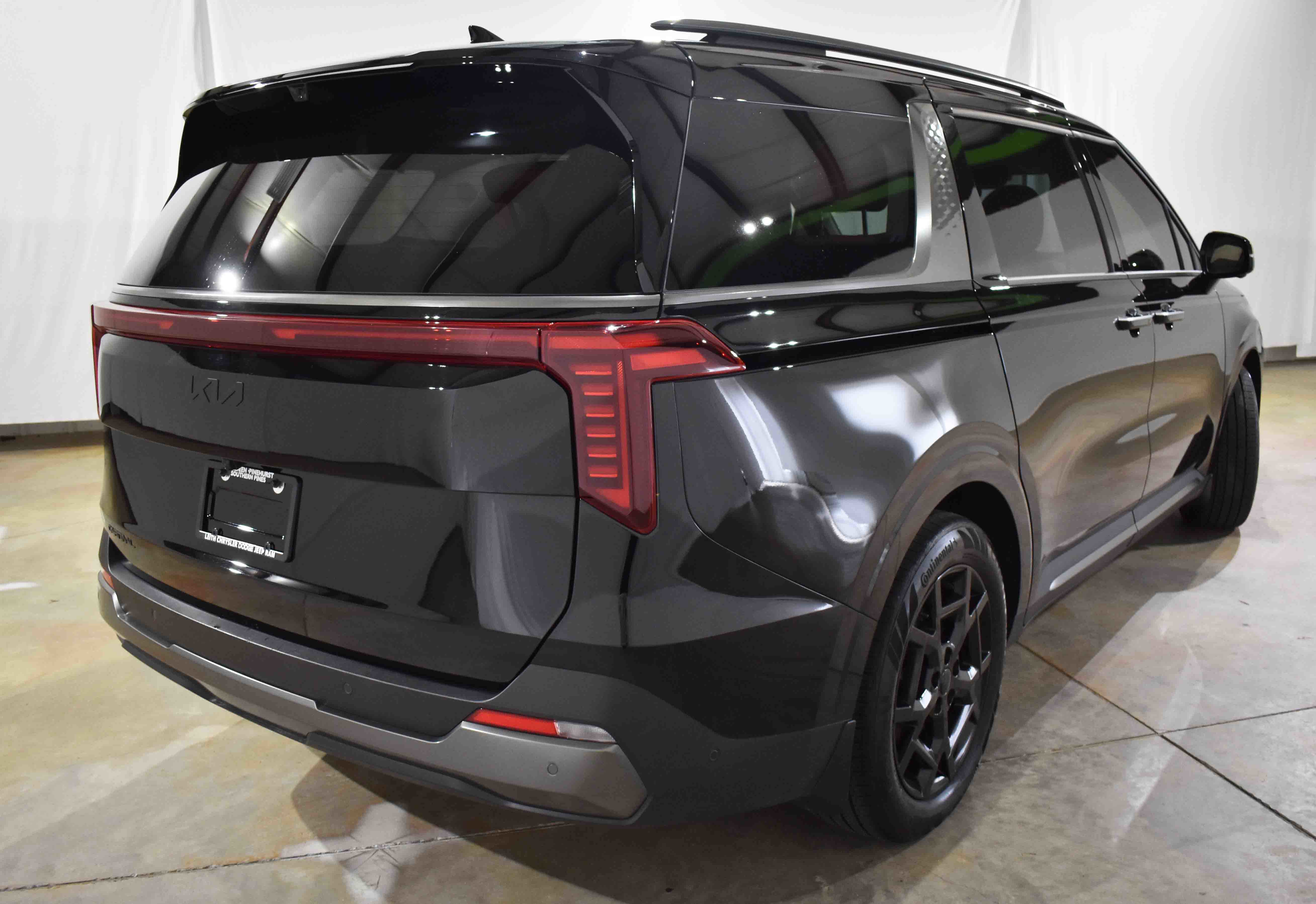 Used 2025 Kia Carnival SX Prestige image 9