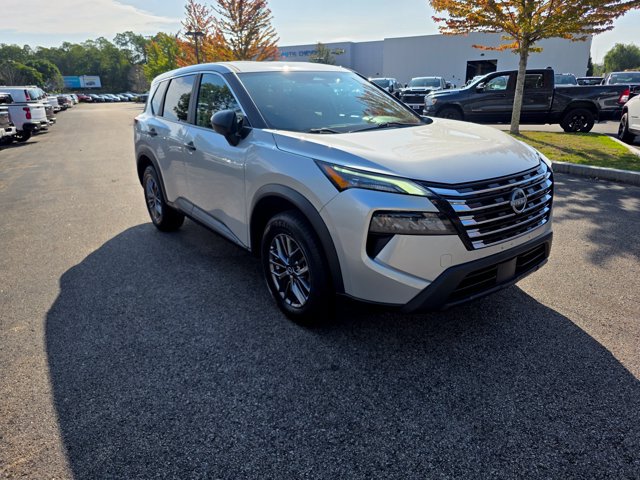 Used 2024 Nissan Rogue S AWD/4WD image 5