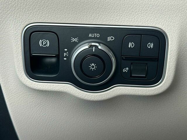 Used 2025 Mercedes-Benz GLA 250 image 33