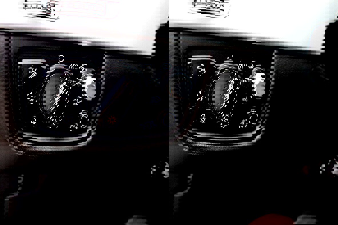 Used 2015 Audi A8 4.0T w/ Luxury Package image 12