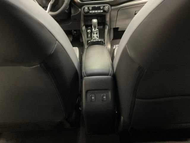 Used 2023 Nissan Kicks SR w/ SR Premium Package FWD image 32