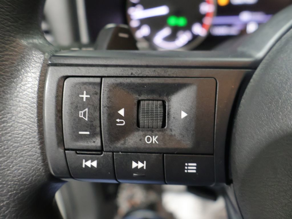 Used 2024 Nissan Rogue SV image 35