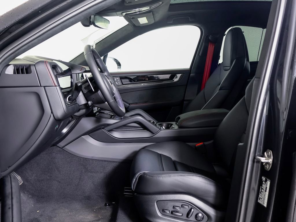 New 2026 Porsche Cayenne GTS image 5