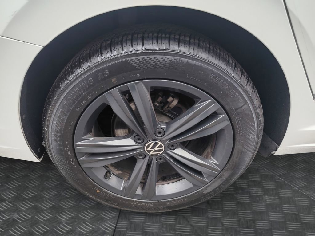 Used 2023 Volkswagen Jetta SE w/ Panoramic Sunroof Package image 23