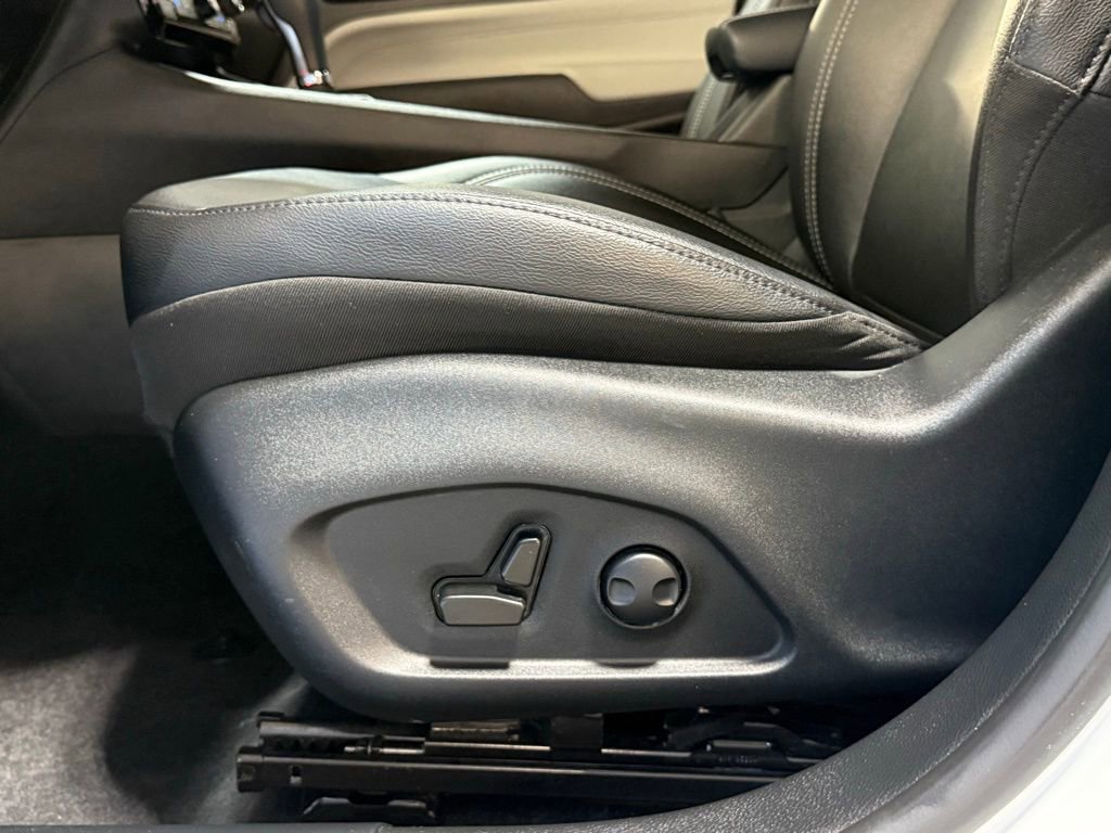 Used 2025 Jeep Compass Limited AWD/4WD image 21