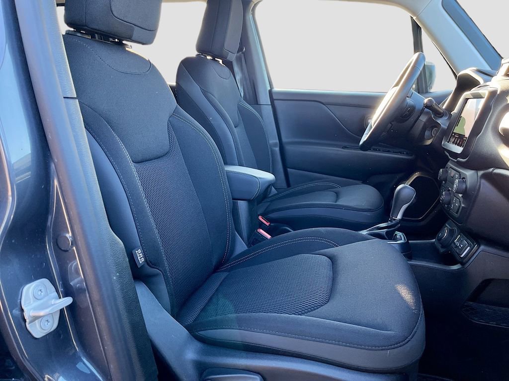 Used 2023 Jeep Renegade Latitude w/ Premium Group image 26