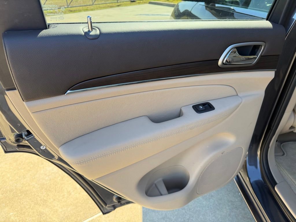 Used 2015 Jeep Grand Cherokee Overland image 16