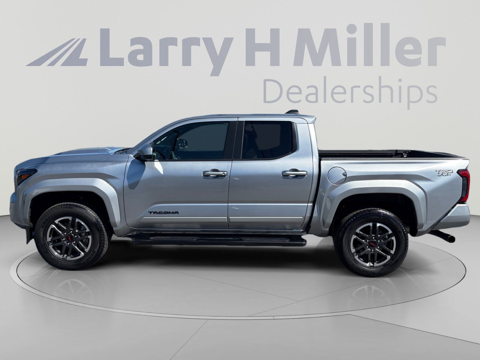 Certified 2025 Toyota Tacoma TRD Sport AWD/4WD image 2