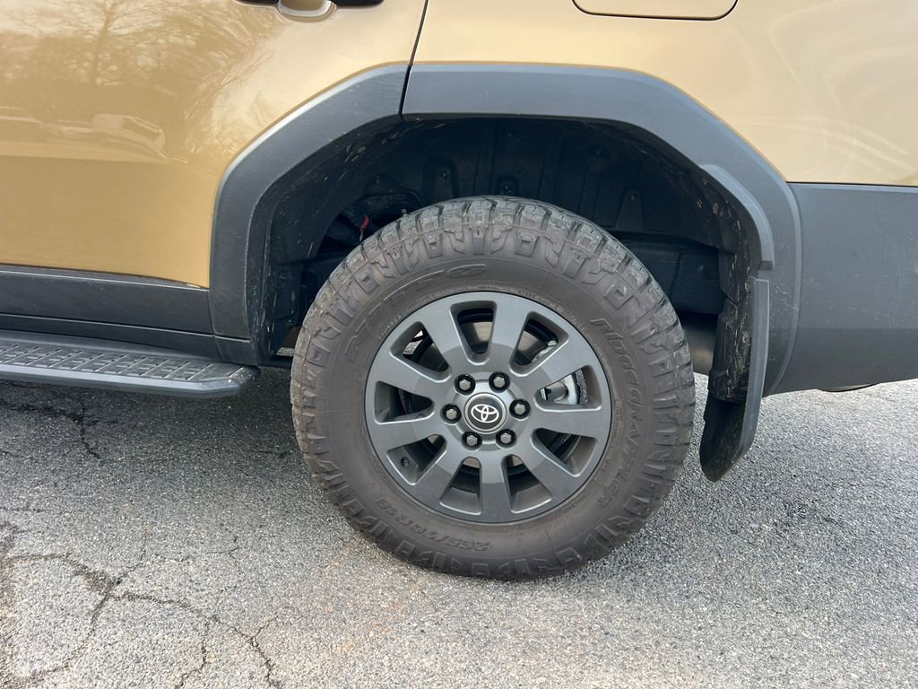 Used 2024 Toyota Land Cruiser image 16