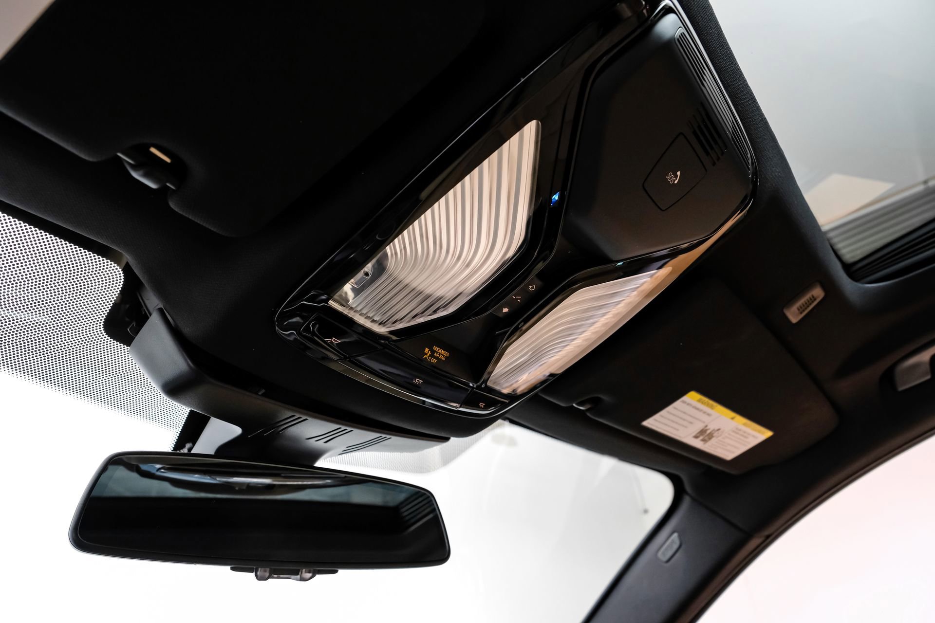 Used 2023 BMW 530e w/ M Sport Package image 34