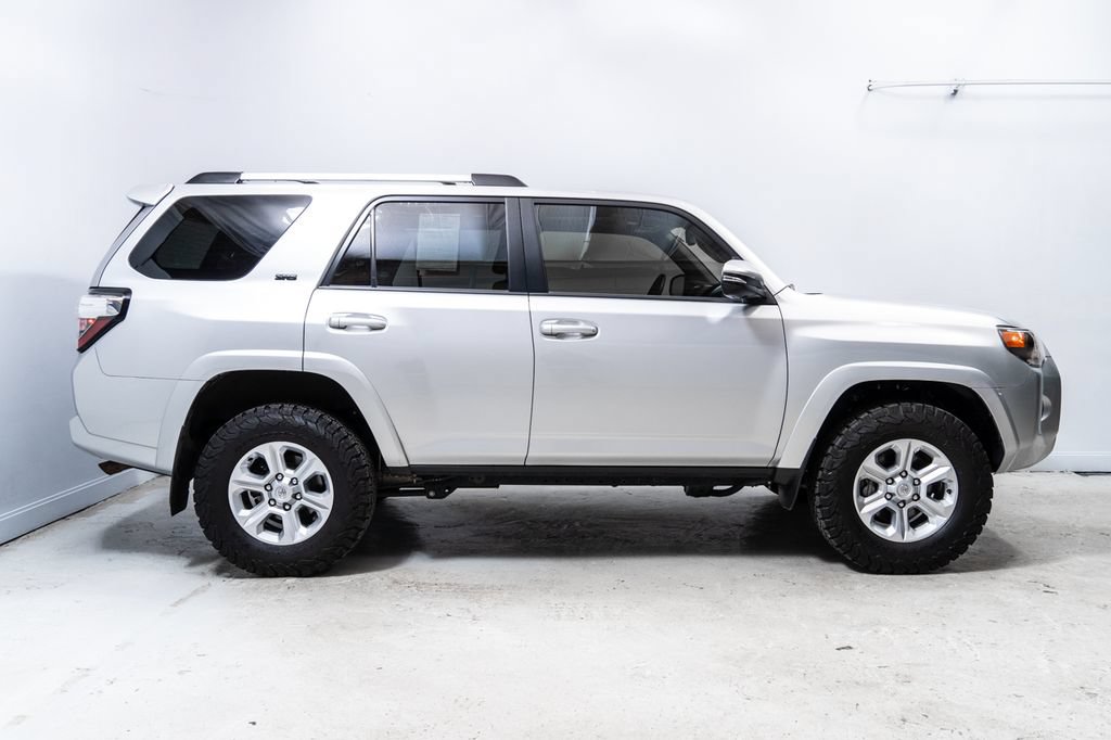 Used 2022 Toyota 4Runner SR5 Premium w/ Moonroof Package AWD/4WD image 8