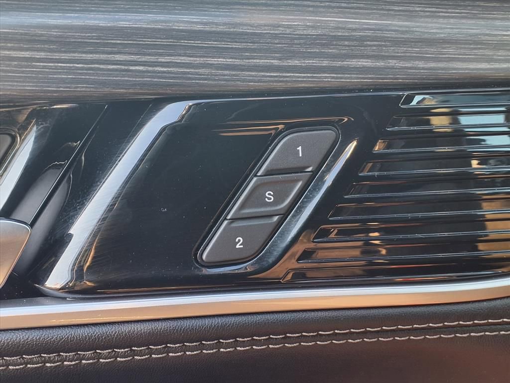 Used 2023 Jeep Wagoneer L Series II image 8