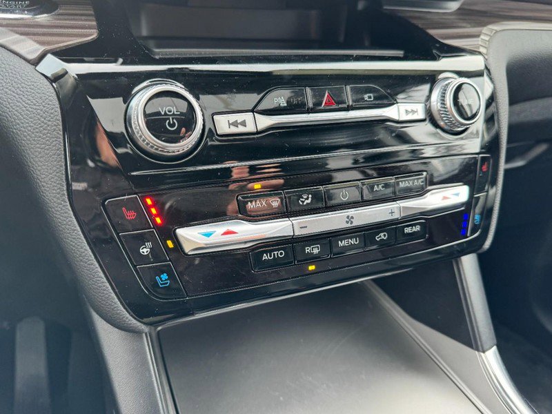 Used 2022 Ford Explorer Limited w/ Equipment Group 301A image 17