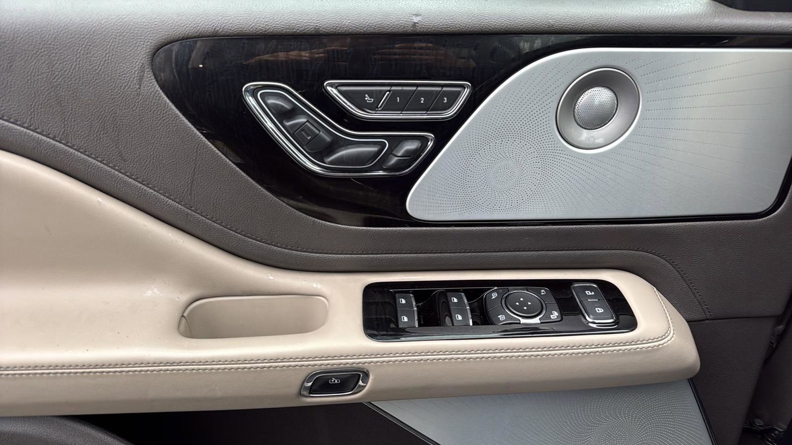 Used 2021 Lincoln Aviator Reserve w/ Equipment Group 202A AWD/4WD image 12