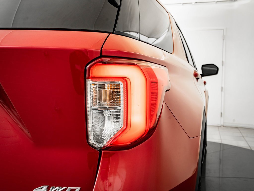 Used 2021 Ford Explorer XLT image 9