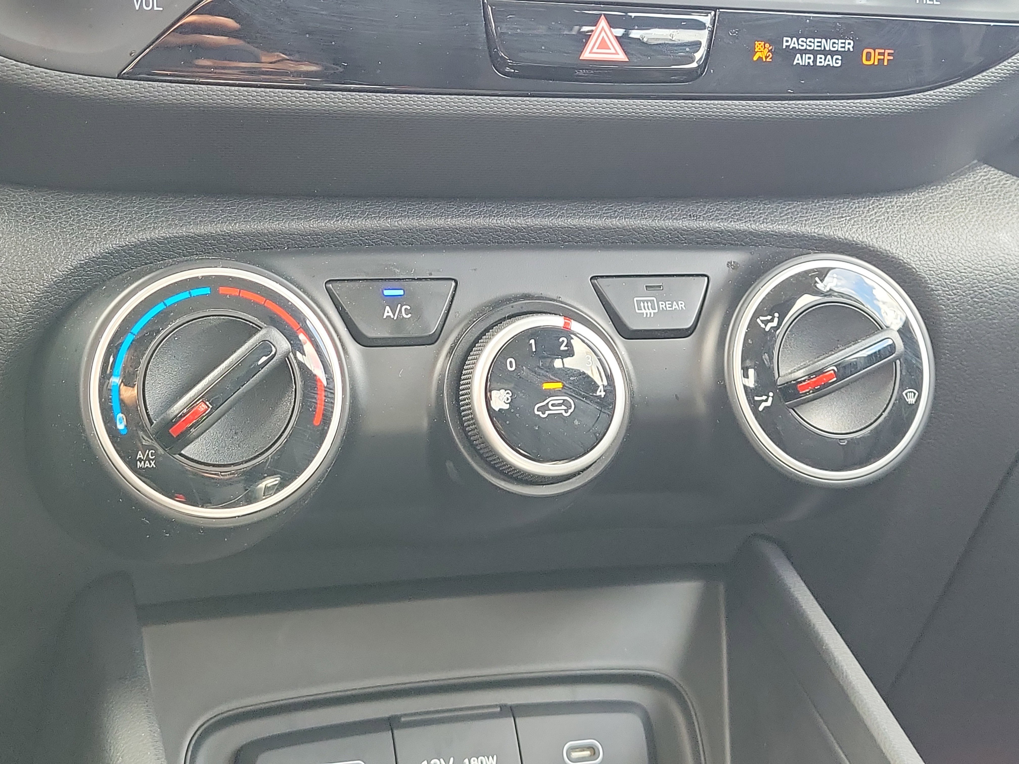 Used 2023 Hyundai Venue SE FWD image 27