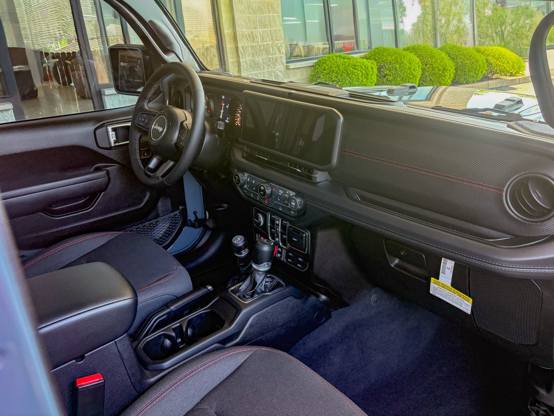 Used 2025 Jeep Gladiator Rubicon w/ Convenience Group AWD/4WD image 20