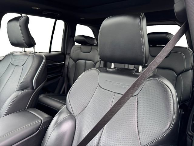 Certified 2023 Jeep Grand Cherokee Overland w/ Luxury Tech Group IV AWD/4WD image 13